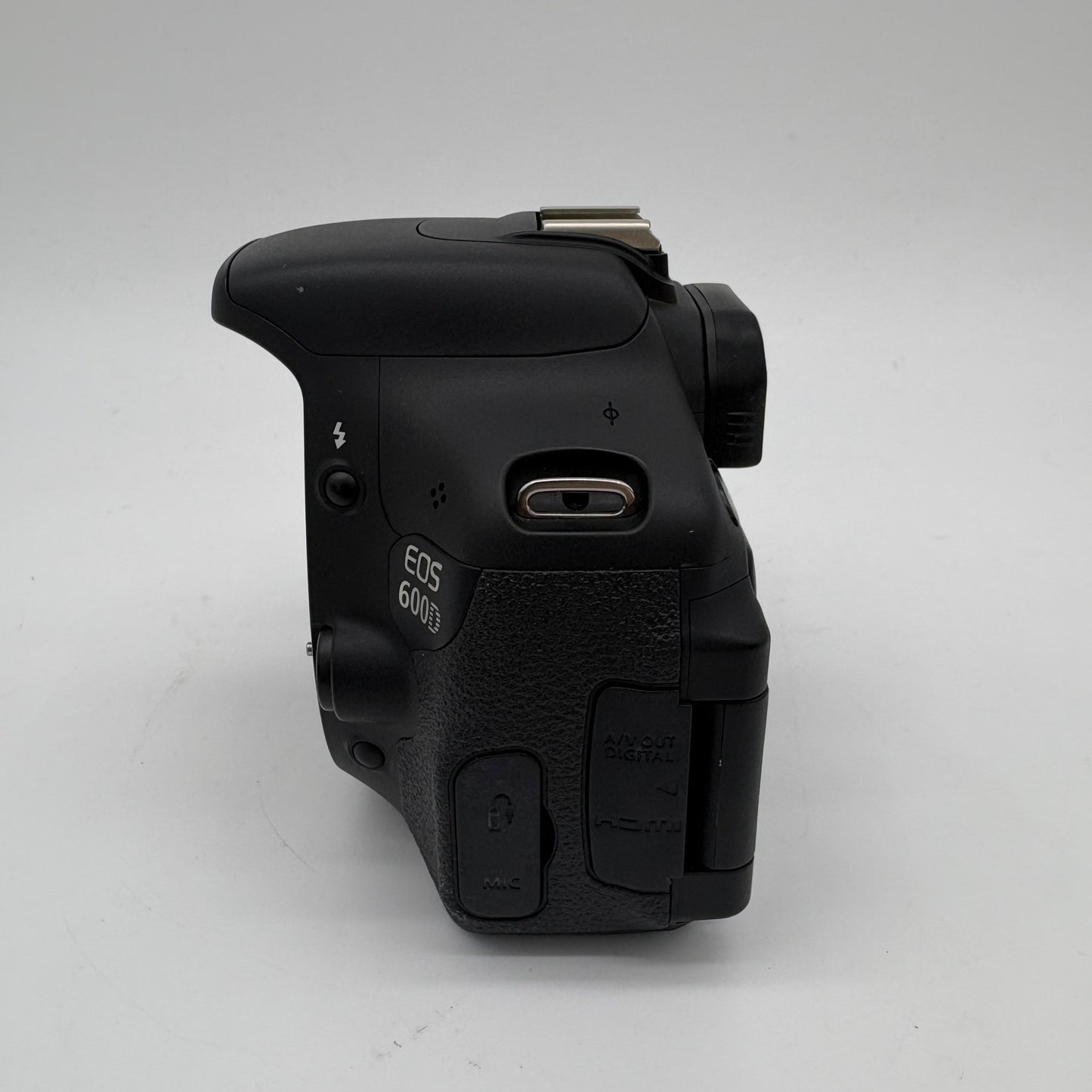 Canon EOS 600D 18.0MP Digital SLR DSLR Camera